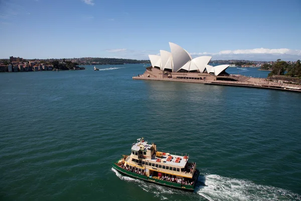 12月29日 意大利风格的悉尼歌剧院 Sydney Opera House 是一个发型艺术中心 也设有酒吧和室外餐厅 December 2009 Sydney — 图库照片