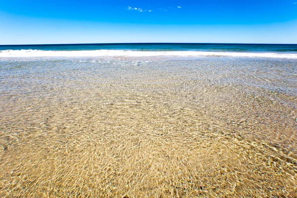 Beautiful Beach Sea Waves Blue Sky — Stock Photo, Image