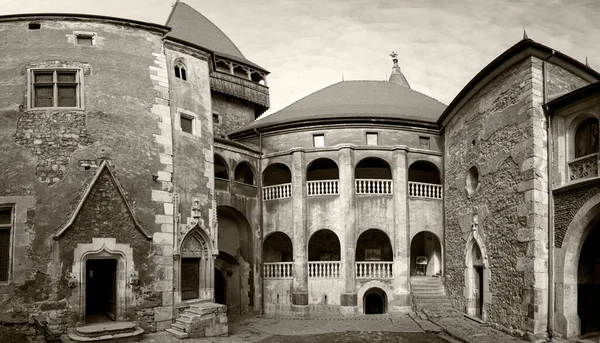 Detalhes Arquitetônicos Pátio Interno Corvin Também Conhecido Como Castelo Hunyadi — Fotografia de Stock