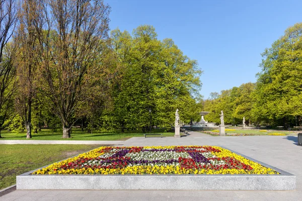 Polska Warszawa Kwiat Łóżko Drzew Ogród Saski Warszawie Wiosnę Publicznego — Zdjęcie stockowe