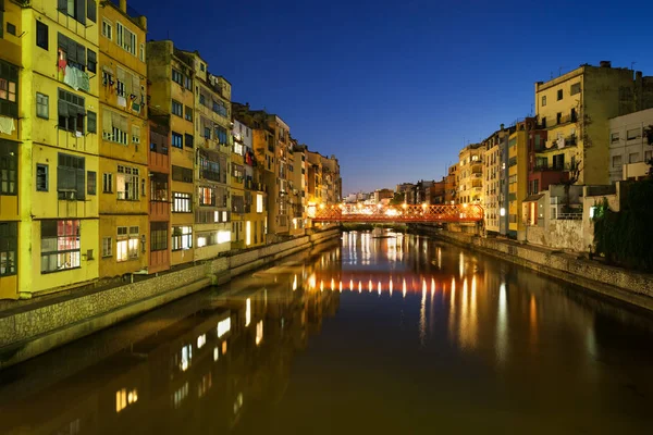 Girona Město Noci Španělsku Waterside Domy Řece Onyar Malebné Městské — Stock fotografie