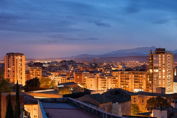 Girona Stad Twilight Stadsgezicht Appartementsgebouwen Huizen Flatgebouw Woonwijk Gerona Catalonië — Stockfoto