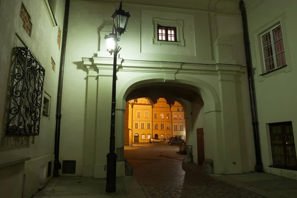 Noc Starym Mieście Warszawy Polsce Ulicy Kanonia Bramy Plac Kanonia — Zdjęcie stockowe