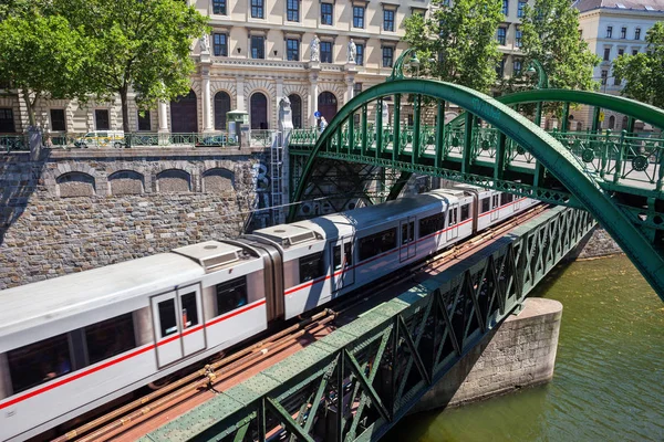 Austria Ciudad Viena Puente Zollamtssteg Metro Bahn Puente Zollamt Zollamtsbrucke —  Fotos de Stock