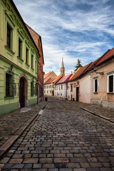 Eslovaquia Bratislava Cascos Antiguos Empedrado Calle Kapitulska Centro Histórico Ciudad —  Fotos de Stock