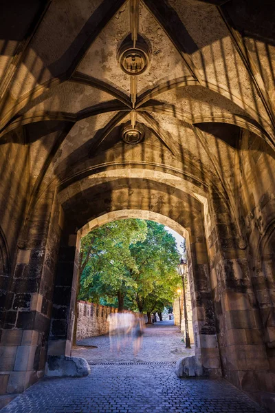 Eslovaquia Bratislava Interior Puerta Segismundo Castillo Bratislava Atardecer Bóveda Gótica —  Fotos de Stock