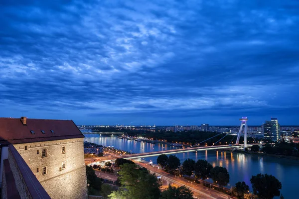 Slovacchia Bratislava Capitale Paesaggio Urbano Serale Con Danubio Maggior Parte — Foto Stock