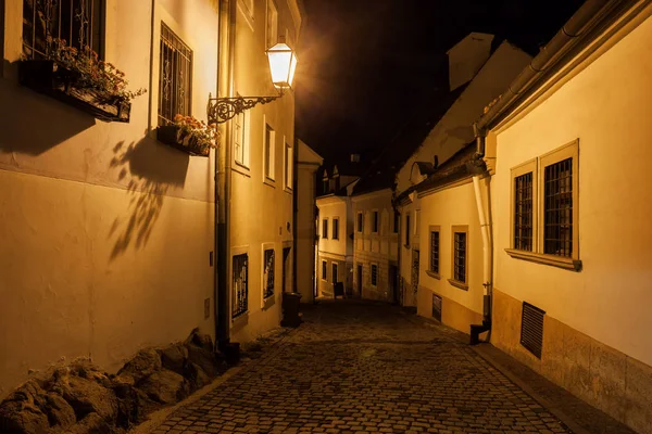 Slovacchia Città Bratislava Vecchie Case Beblaveho Street Notte — Foto Stock