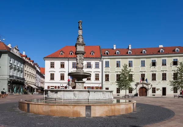 Slowakije Bratislava Old Town Roland Fountain Main Square Hlavne Namestie — Stockfoto