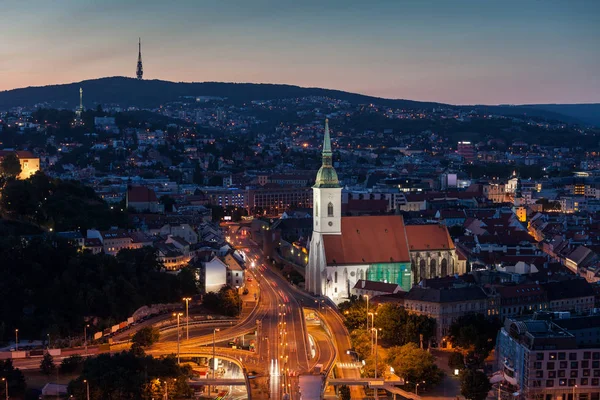 Slovakya Bratislava Başkent Akşam Cityscape Martin Katedrali Old Town Ile — Stok fotoğraf