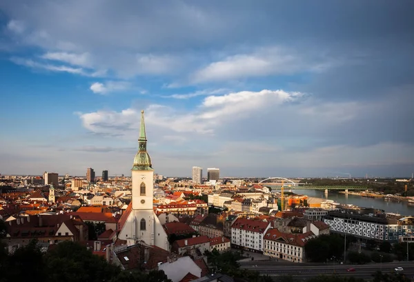 Cidade Bratislava Eslováquia Pôr Sol Paisagem Urbana Com Cidade Velha — Fotografia de Stock