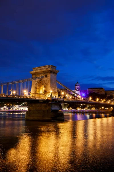 Budapest City Nachts Szechenyi Kettingbrug Kasteel Buda Weerspiegeling Donau Monumenten — Stockfoto