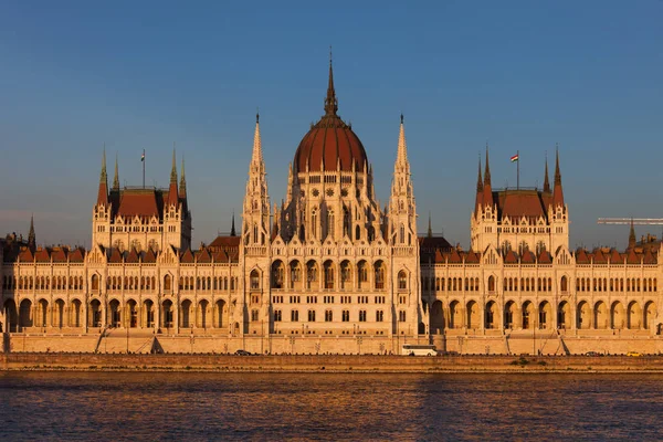 Hungría Budapest Parlamento Húngaro Atardecer Junto Río Danubio Hito Ciudad — Foto de Stock