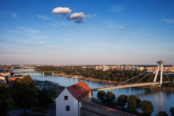 Словаччина Братислава Skyline Столиця Міський Пейзаж Дунаю Заході Сонця — стокове фото