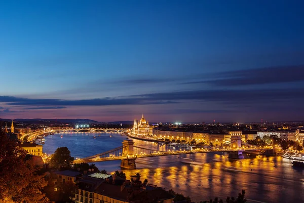 Město Budapešti Maďarsku Večerní Modrá Hodina Panoráma Řetězový Most Řece — Stock fotografie