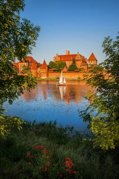 Castello Malbork Tramonto Polonia Vista Sul Fiume Nogat Ordine Dei — Foto Stock