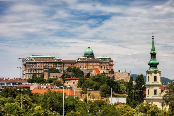 Замок Буда Колокольня Табанской Приходской Церкви Будапеште Венгрия — стоковое фото