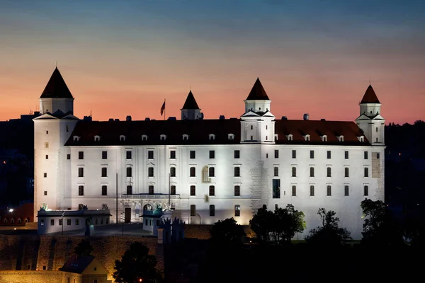 Castelo Bratislava Bratislavsky Hrad Iluminado Entardecer Eslováquia Europa — Fotografia de Stock