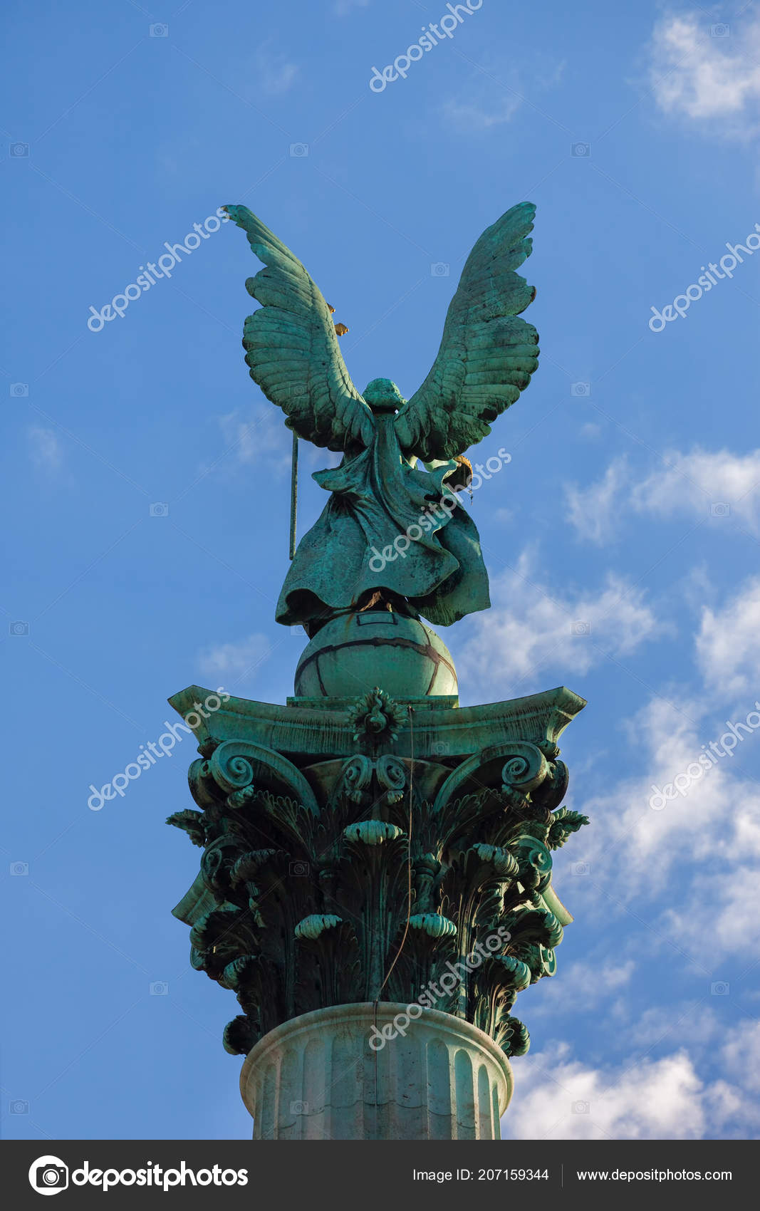 Erzengel Gabriel Statue Auf Der Korinthischen Säule Teil Des Millennium –  Stockfoto © rognar #207159344, image size:1067x1700