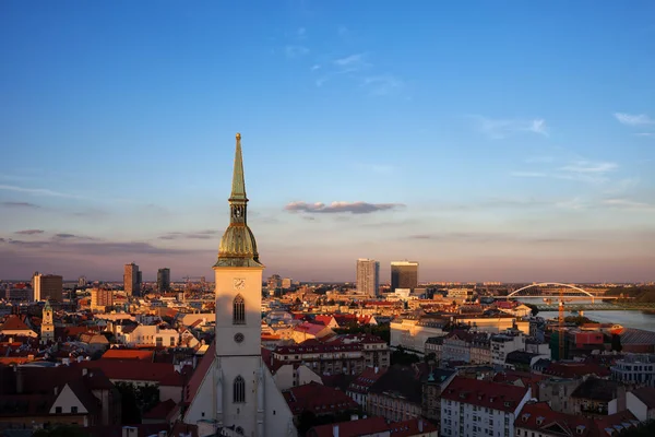 Stadt Bratislava Sonnenuntergang Stadtbild Mit Turm Der Martin Kathedrale Slowakei — Stockfoto