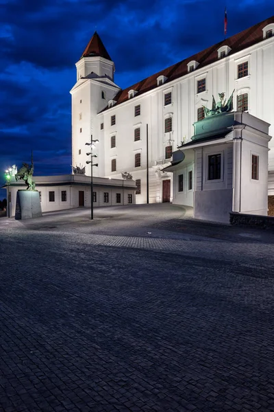 Bratislava Slott Iluminated Natten Slovakien Europa Barock Stil Arkitektur City — Stockfoto