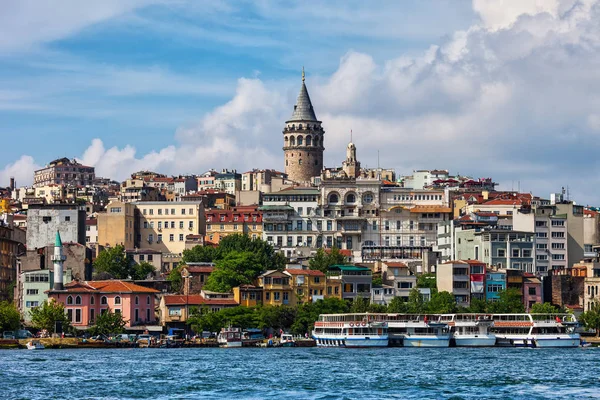 Istanbul City Skyline Turkiet Från Gyllene Hornet Hus Stadsdelen Beyoglu — Stockfoto