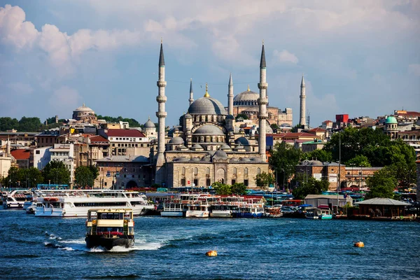 Türkei Istanbul Stadtsilhouette Mit Neuer Moschee Vom Goldenen Horn Aus — Stockfoto