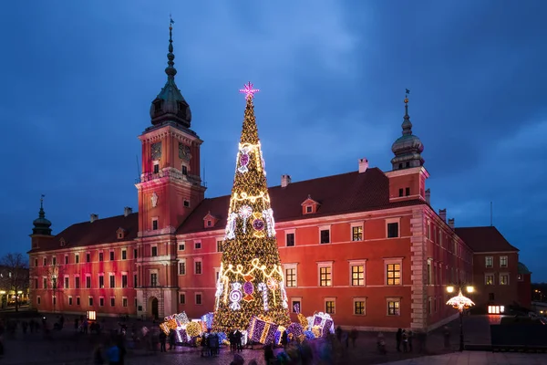 Βασιλικό Κάστρο Και Χριστουγεννιάτικο Δέντρο Φωτιζόμενο Βράδυ Στην Πόλη Βαρσοβία — Φωτογραφία Αρχείου