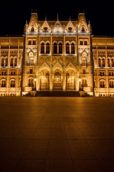 Hongaars Parlementsgebouw Verlicht Nachts Hongarije Uitzicht Vanaf Kossuth Lajos Square — Stockfoto