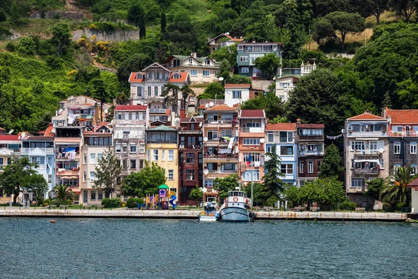Turcji Stambule Cieśninę Bosfor Waterfront Znajduje Się Zboczu Wzgórza — Zdjęcie stockowe