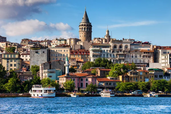 Istanbul City Skyline Turkiet Stadsdelen Beyoglu Gamla Hus Med Galatatornet — Stockfoto