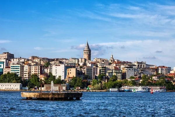 Istanbul City Skyline Från Gyllene Hornet Stadsdelen Beyoglu Turkiet — Stockfoto