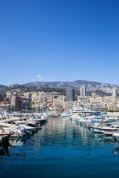 モナコ公国 ヨットやボートはエルキュール港 モンテ カルロ 街並み ヨーロッパで — ストック写真