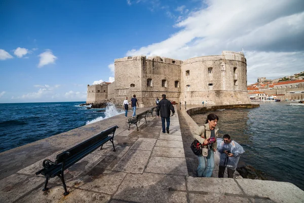 Dubrovnik Kroatië September 2010 Middeleeuwse Muren Van Dubrovnik Stad Verrijking — Stockfoto