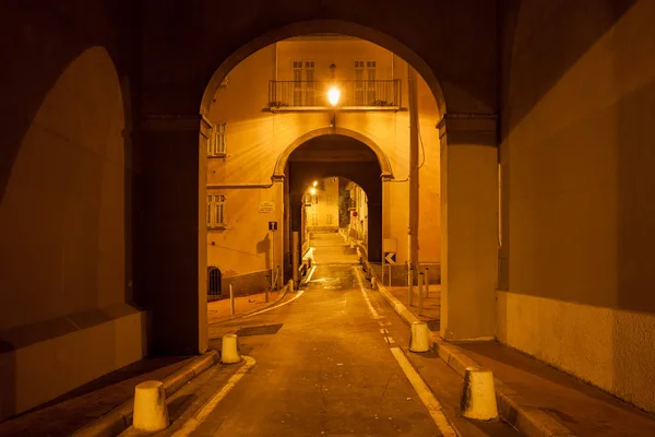Frankrike Nice Stad Natt Gatan Nedanför Byggnader Med Välvda Passagen — Stockfoto