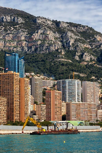 Principado Mónaco Desde Mar Barcaza Con Grúa Fortalece Dique Terraplén —  Fotos de Stock