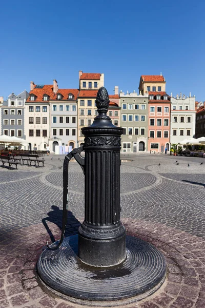Alte Handwasserpumpe Auf Dem Marktplatz Der Stadt Warschau Polen — Stockfoto