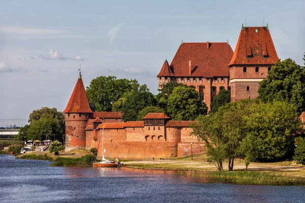 Мальборкский Замок Тевтонского Ордена Реке Ногат Польше — стоковое фото