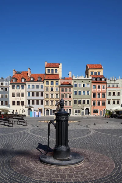 Hauptplatz Der Altstadt Mit Handwasserpumpe Warschau Der Hauptstadt Polens — Stockfoto