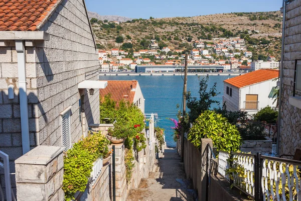 Staden Dubrovnik Kroatien Kustnära Bostäder Och Trappor Till Sea Bay — Stockfoto