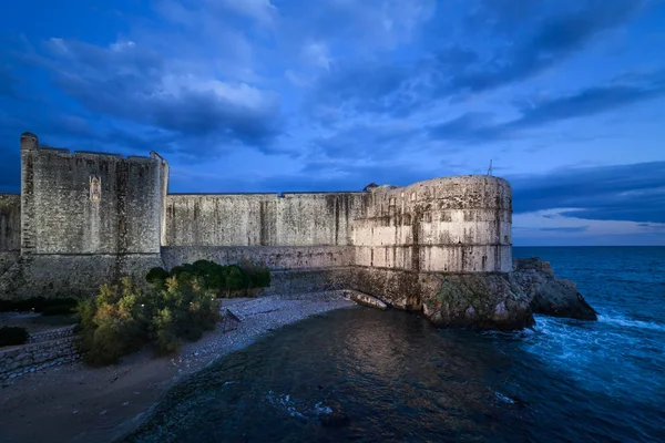 Muralha Cidade Dubrovnik Crepúsculo Pelo Mar Adriático Croácia Fortificação Medievall — Fotografia de Stock