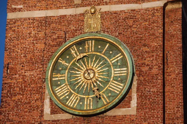 Katedra Wawelska Zegar Dzwonnicy Krakowie Pozłacane Słońce Środkowym Rzymskich Cyfr — Zdjęcie stockowe
