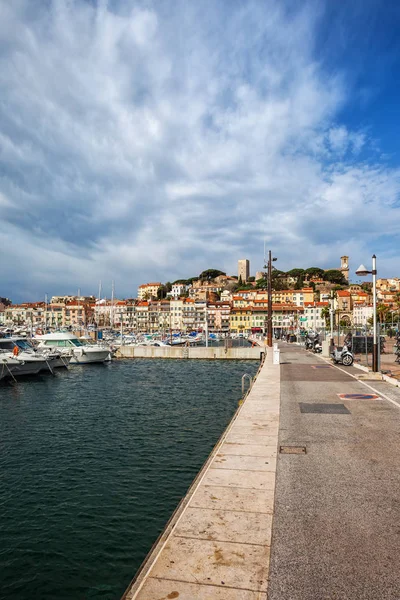 Cannes City Waterfront Vieux Port Riwierze Francuskiej Francji Zobacz Suquet — Zdjęcie stockowe