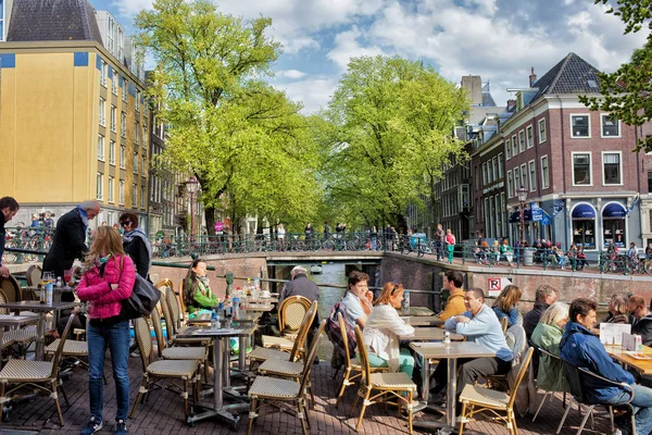 Ámsterdam Holanda Países Bajos Mayo 2013 Personas Tanto Turistas Como —  Fotos de Stock