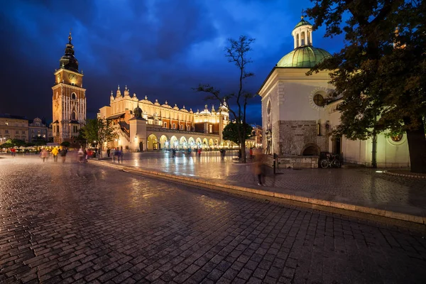 Cidade Cracóvia Noite Polônia Praça Principal Cidade Velha Com Igreja — Fotografia de Stock