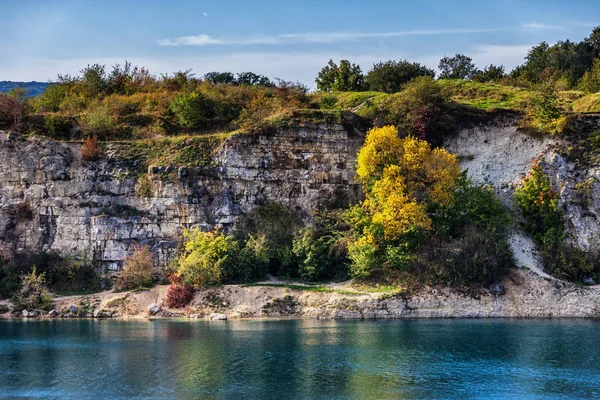 Cliff Reservatório Zakrzowek Cracóvia Polónia Antiga Pedreira Calcário Outono — Fotografia de Stock