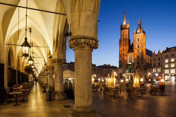 Město Krakov Noci Polsku Hlavní Náměstí Starém Městě Kostelem Mary — Stock fotografie