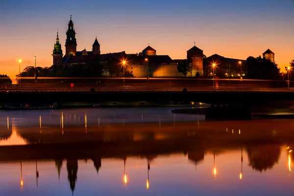 Castelo Wawel Cidade Cracóvia Amanhecer Reflexão Rio Vístula Polônia — Fotografia de Stock