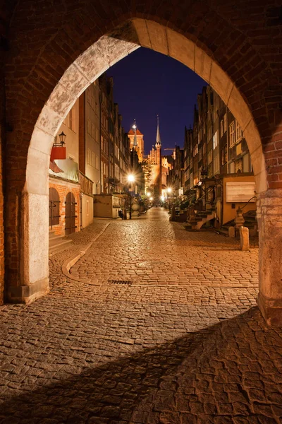 Vista Gothic Mary Gate Para Mariacka Street Noite Cidade Velha — Fotografia de Stock