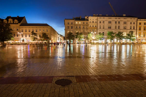 Polônia Cidade Cracóvia Praça Principal Cidade Velha Noite Após Chuva — Fotografia de Stock